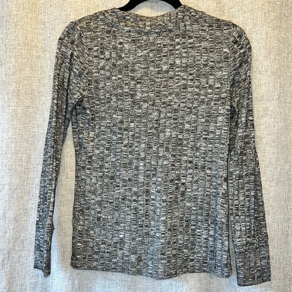 WOMEN'S Ana Vneck top size small - Picture 3 of 6